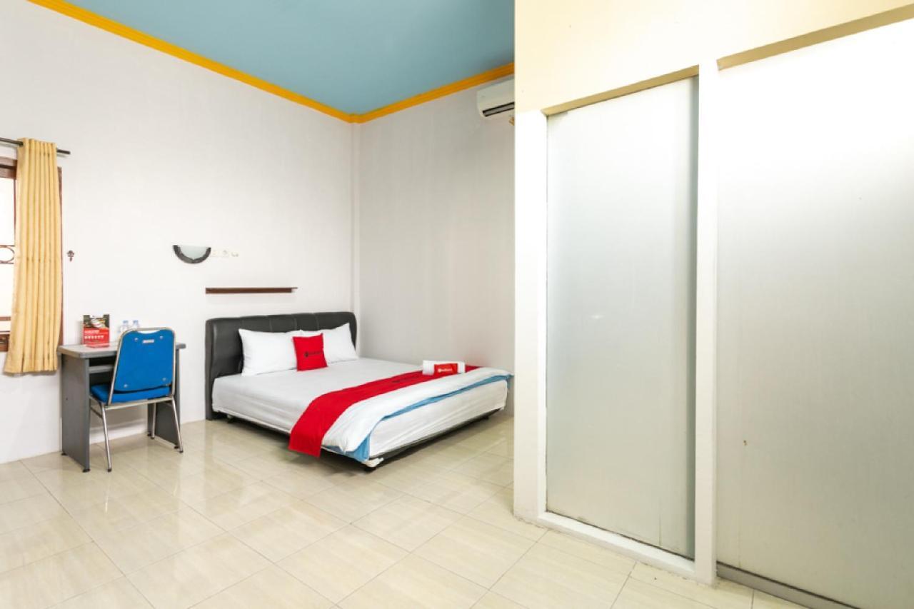 Reddoorz Syariah Near Stadion Manahan Solo 2 Exterior photo